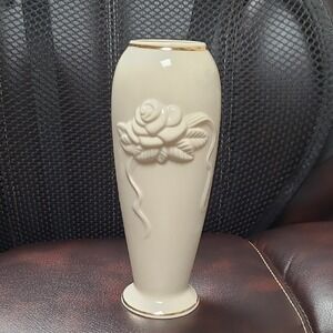 Lenox Cream Vase with Gold Trim 7 1/2 in tall for Shower/Wedding Decor